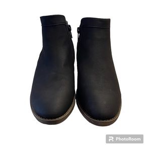 Maurice’s ankle boots zip - size 5.5